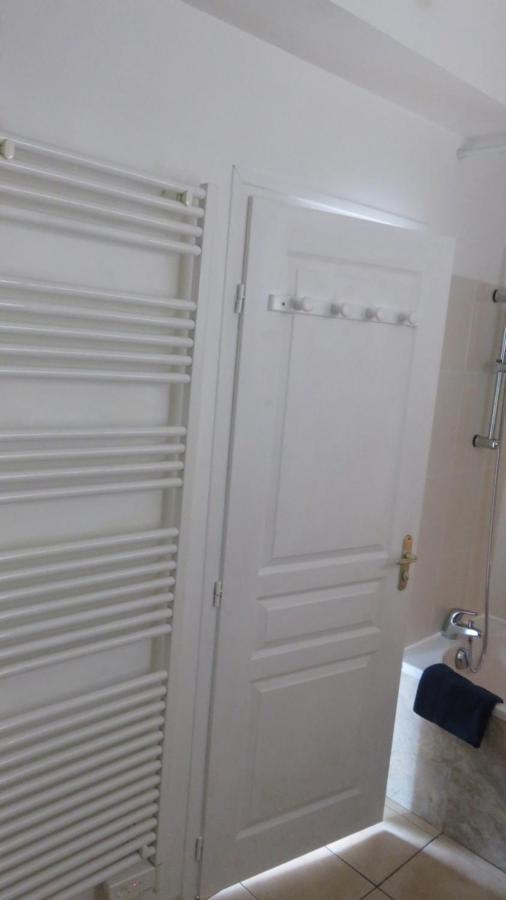 Chez Mary Poppins Apartment Вернон Екстериор снимка